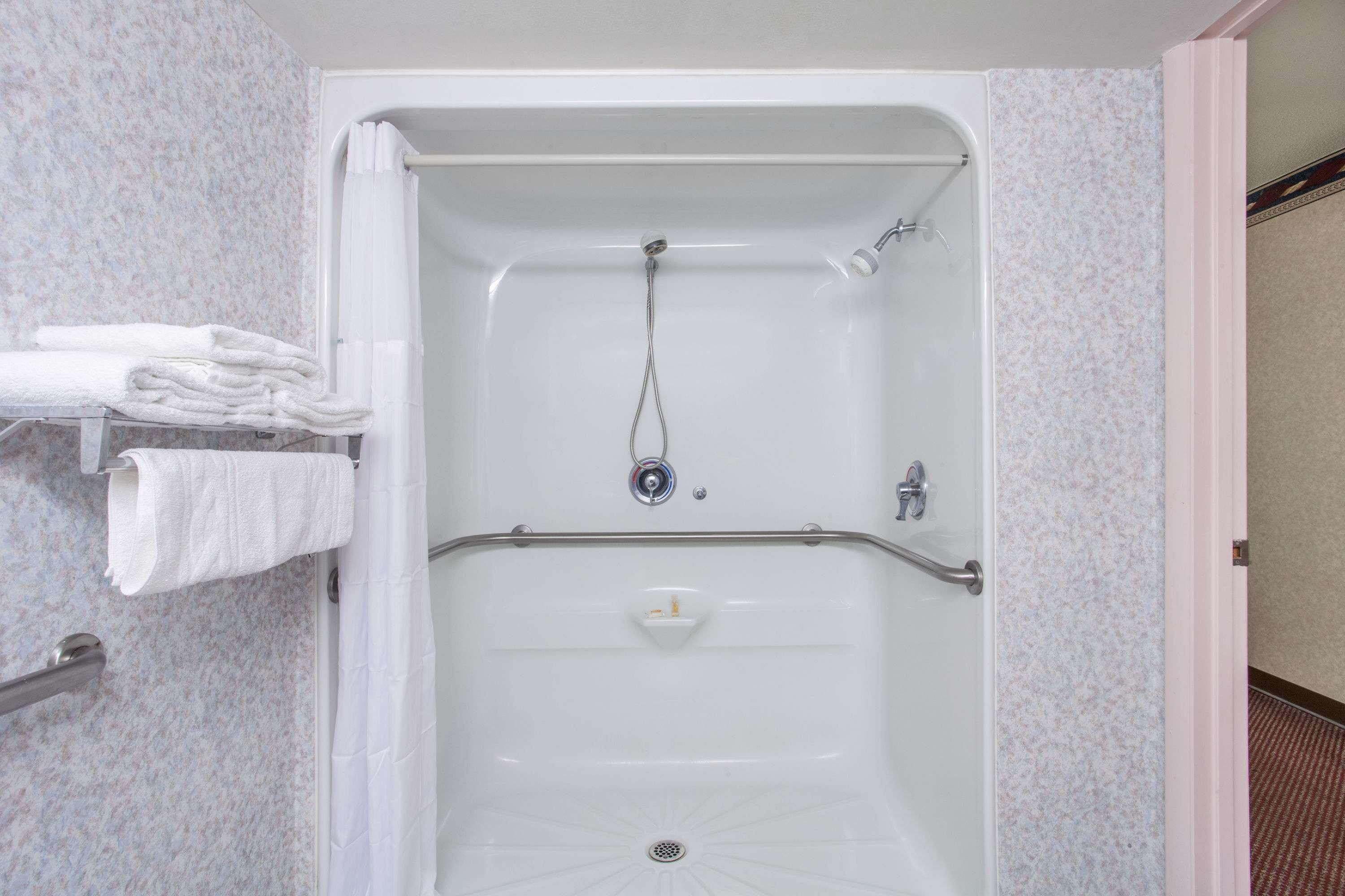 Days Inn By Wyndham Saint Pauls מראה חיצוני תמונה