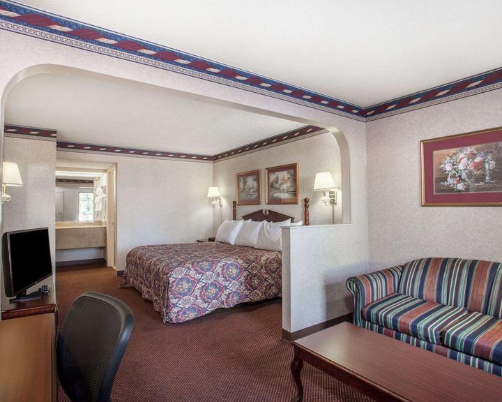 Days Inn By Wyndham Saint Pauls מראה חיצוני תמונה