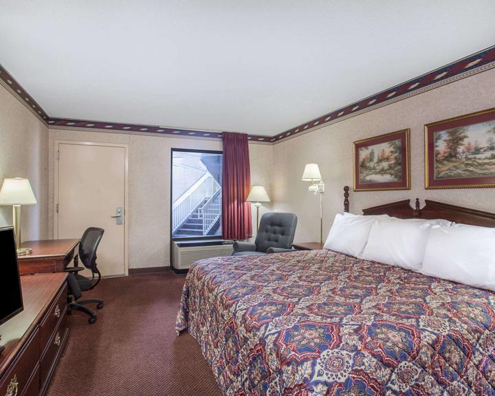 Days Inn By Wyndham Saint Pauls מראה חיצוני תמונה