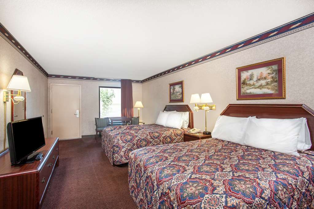 Days Inn By Wyndham Saint Pauls חדר תמונה